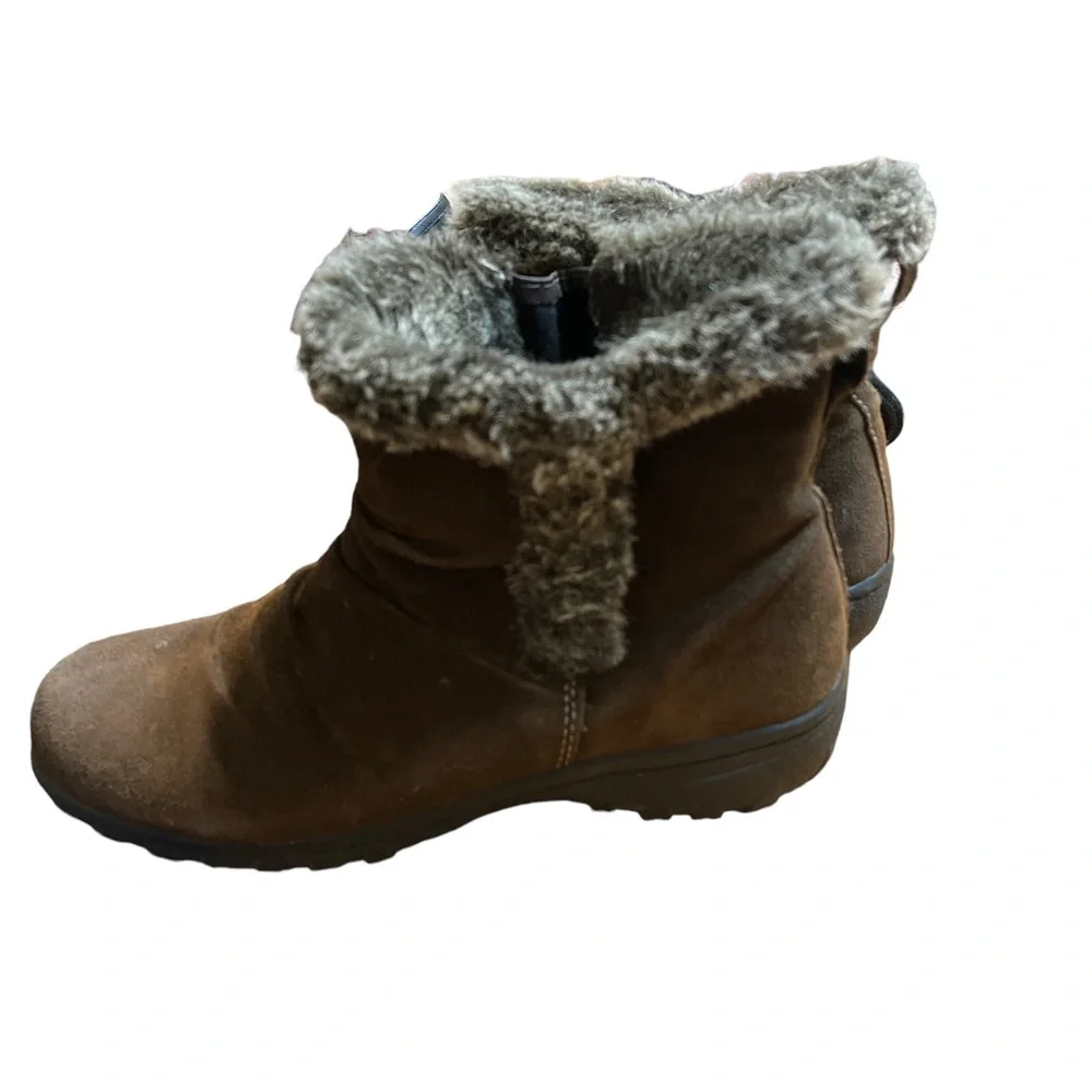 Khombu Brown Suede Ankle Boots ~ Size 8